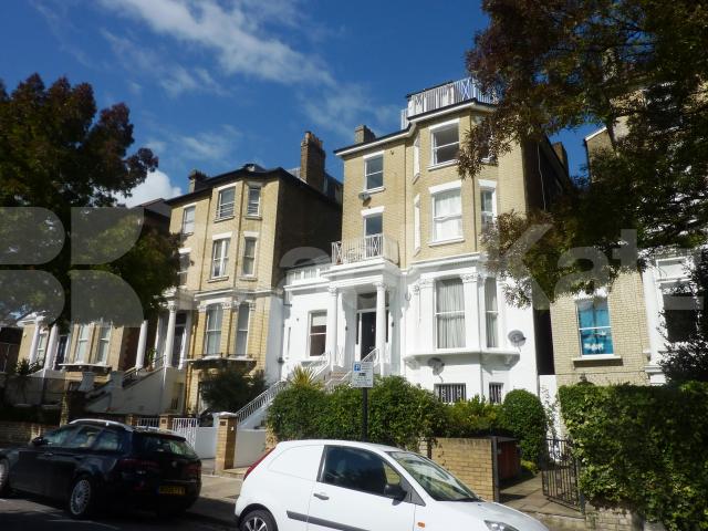 			WALKING DISTANCE TO PRIMROSE HILL!, 2 Bedroom, 1 bath, 1 reception Flat			 Fellows Road, SWISS COTTAGE/HAMPSTEAD